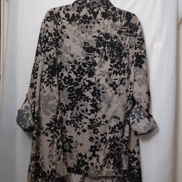 MAGGIE BARNES CONVERTIBLE SLEEVE FLORAL PRINT BUTTON DOWN SHIRT - Picture 12 of 15